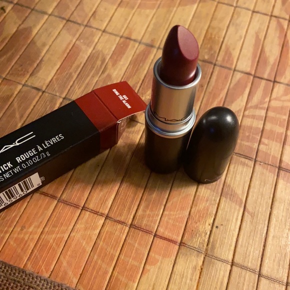 Mac lipstick 665 ring the alarm - Picture 1 of 1